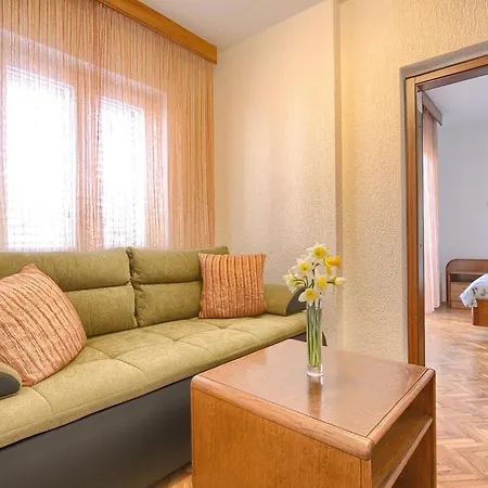 Beautiful In Пула